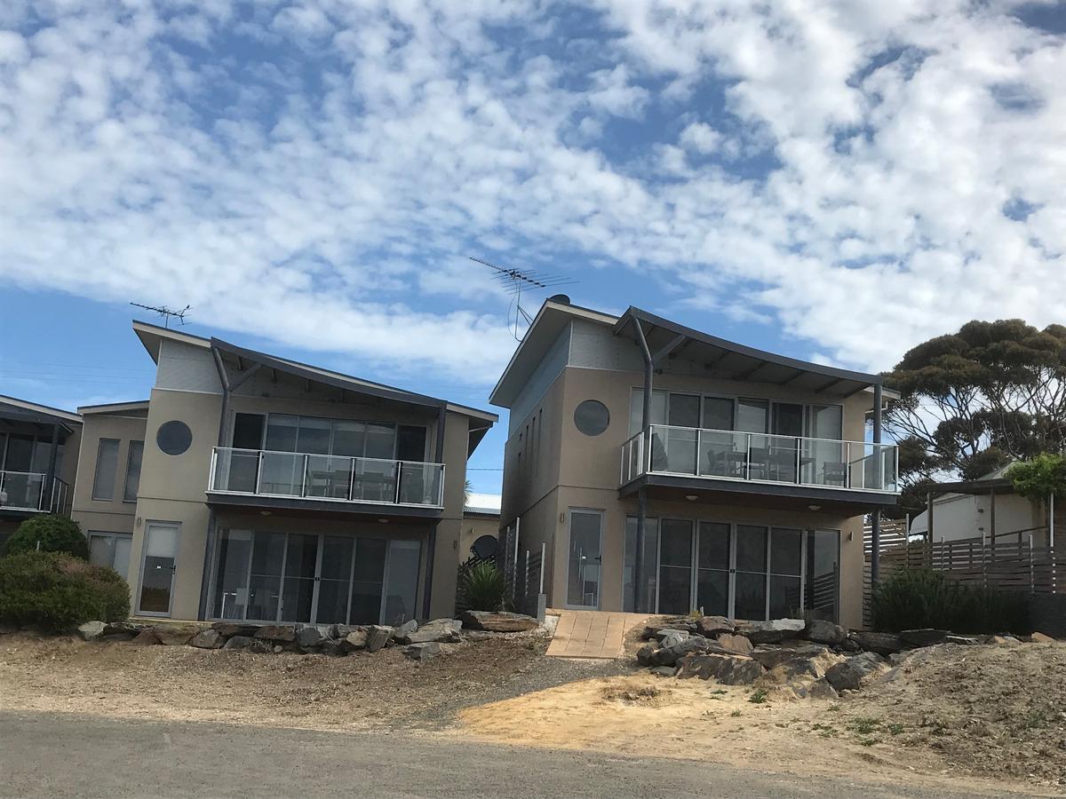 Penneshaw Oceanview Apartments Exterior photo